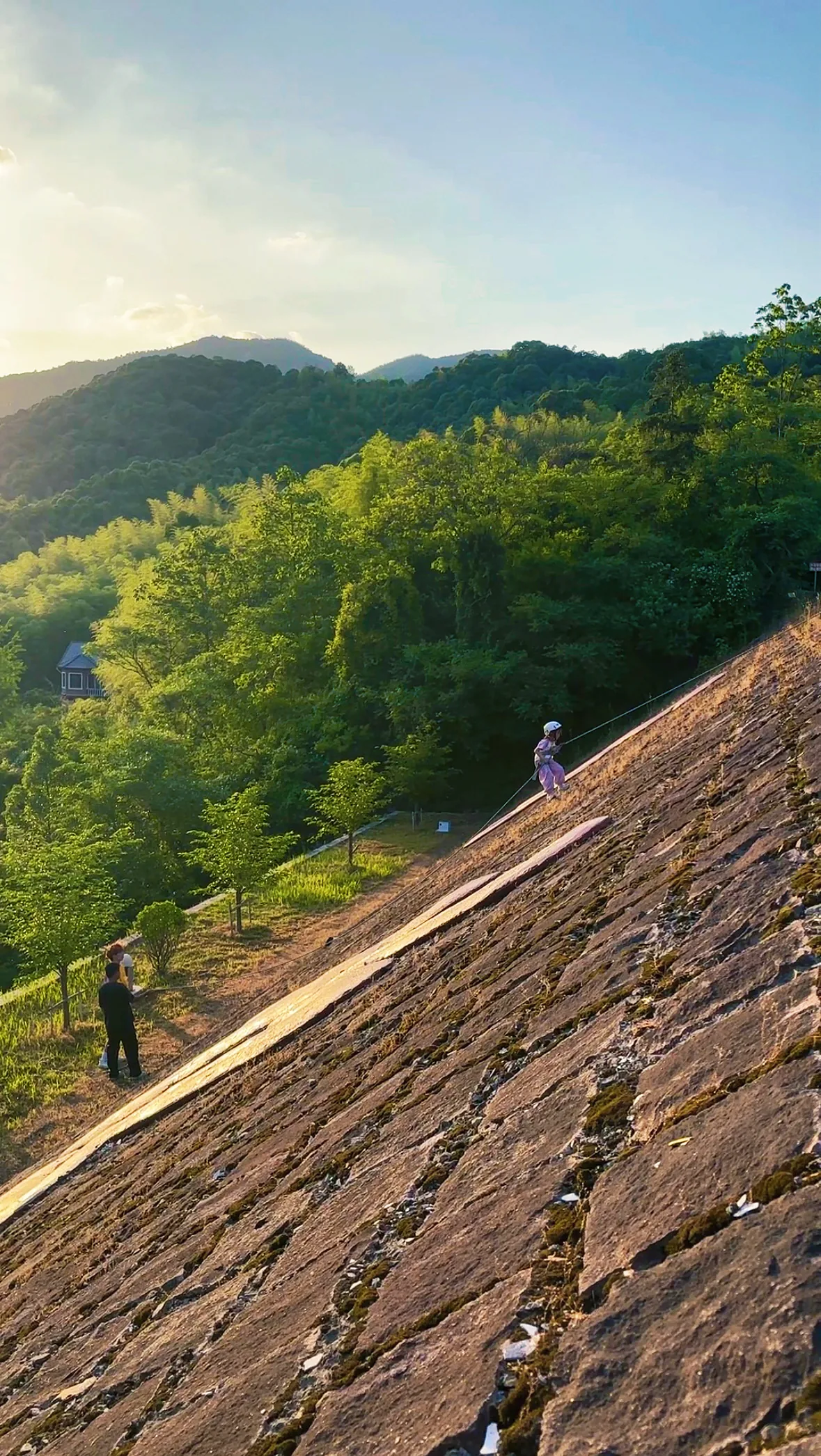 坝降体验现场